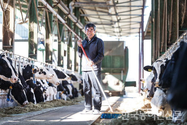 허상철 대표는 "먹거리는 눈으로 먹는 것이 우선"이라고 강조한다. 그래서 농장을 찾은 소비자들에게 우유 생산과정 등을 보여주기 위해 더욱 철저하게 농장을 관리하고 있다.