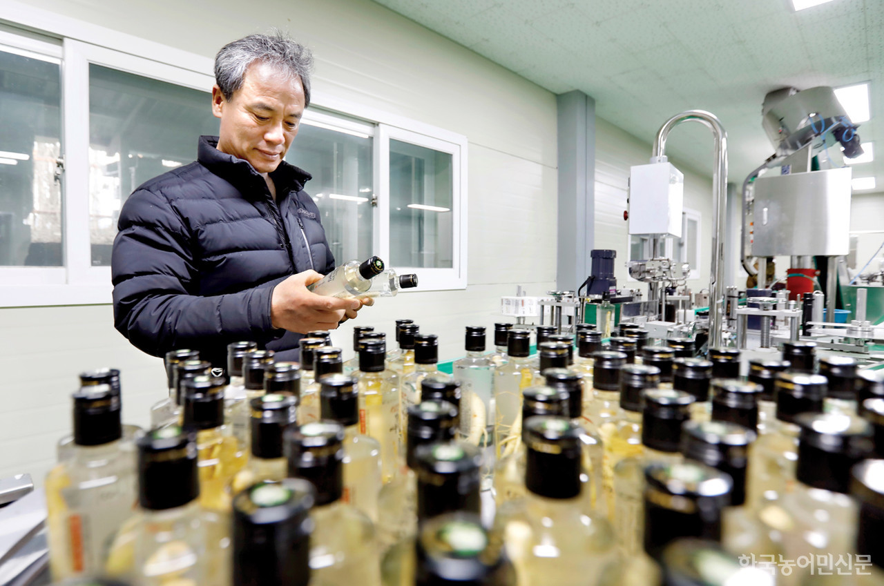 요즘술, 우리술] “3만원 미만 제품 다양하게 출시…대중에게 쉽게 접근해야” < 식품산업 < 식품 < 기사본문 - 한국농어민신문