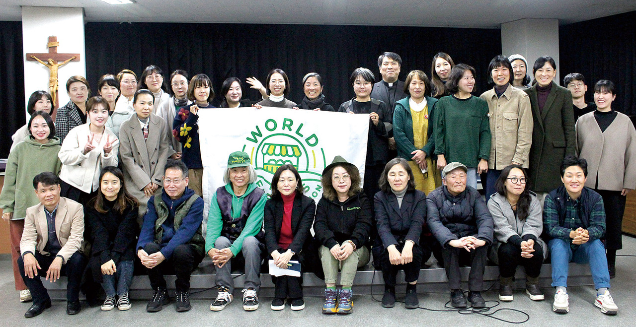 지난 15일 서울 명동 가톨릭회관 강당에서 코로나19로 멈췄던 2023 농부시장포럼이 4년만에 열렸다. 세계농부시장연합 전략 책임자를 맡고 있는 로빈 문 박사가 방한, 의미를 더했다.