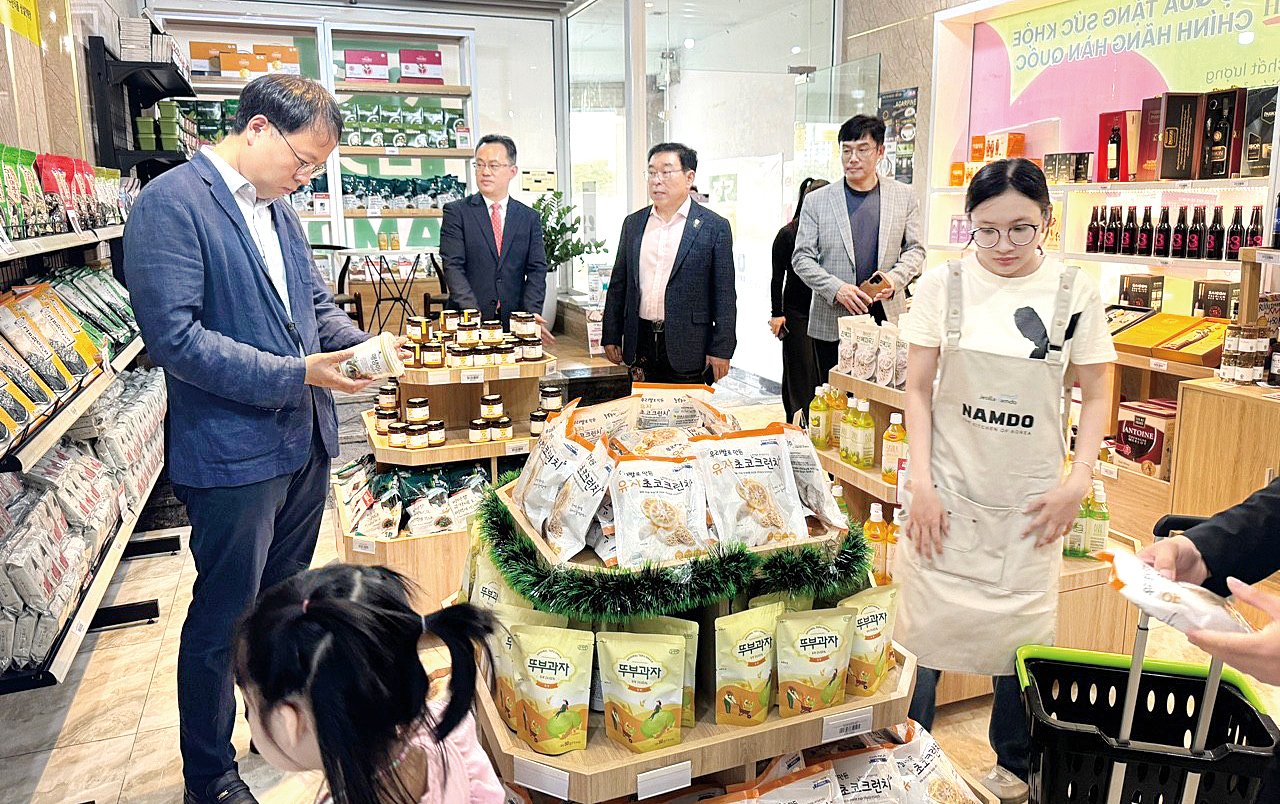 전남도가 베트남 호치민에 23번째 농수산식품 상설 판매장을 개설했다