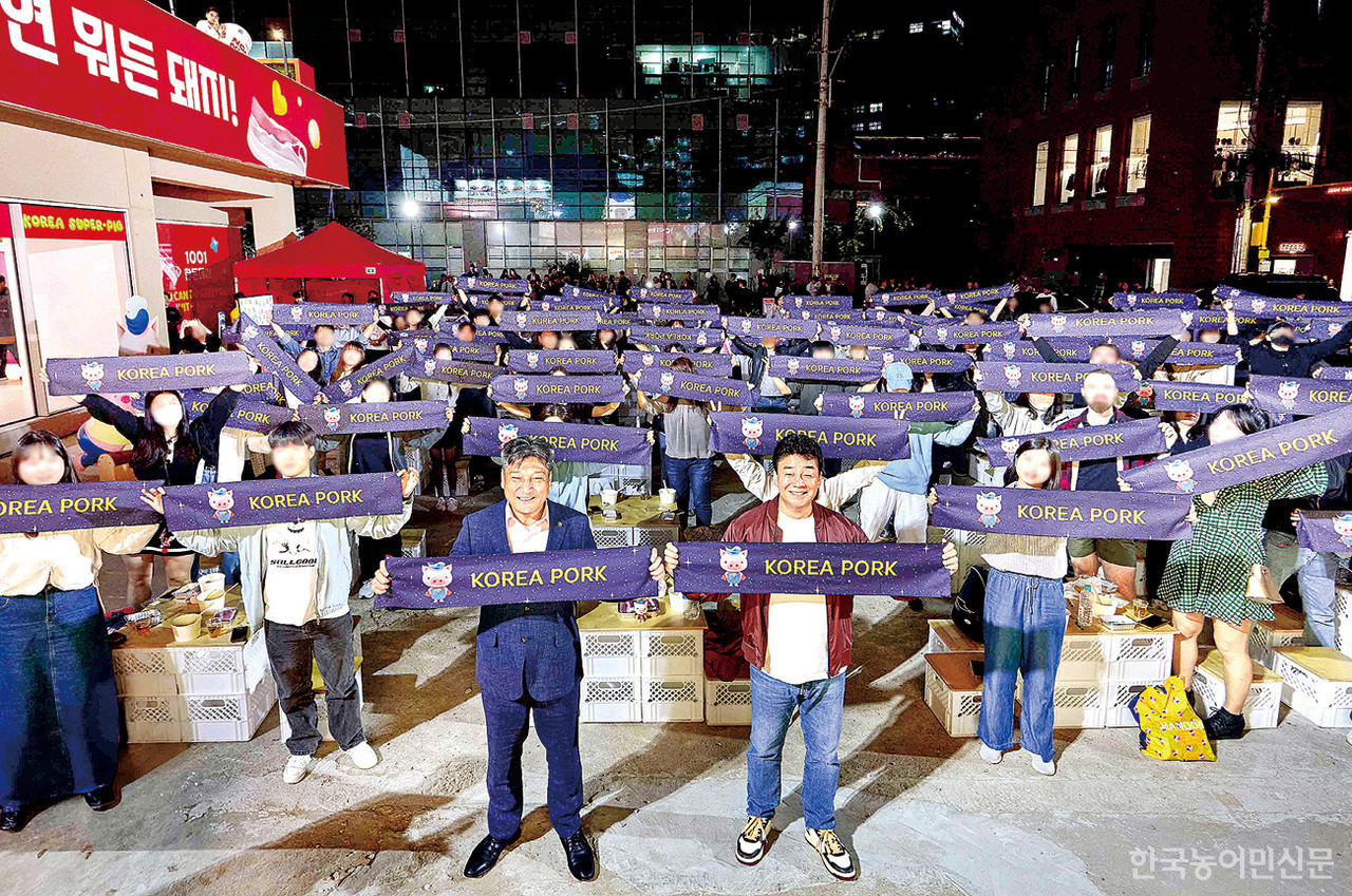 당초 우려를 깨고 올해 한돈 시세가 안정적으로 유지됐다. 이는 한우팝업스토어(사진)를 비롯한 한돈업계 주요 사업과 한돈에 대한 국민적 사랑이 맞물린 결과로 분석된다.