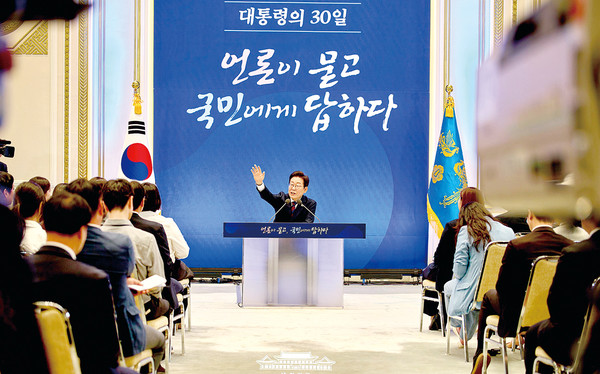 이재명 대통령이 기자들과의 질의 응답을 진행하고 있다. 사진=대통령실