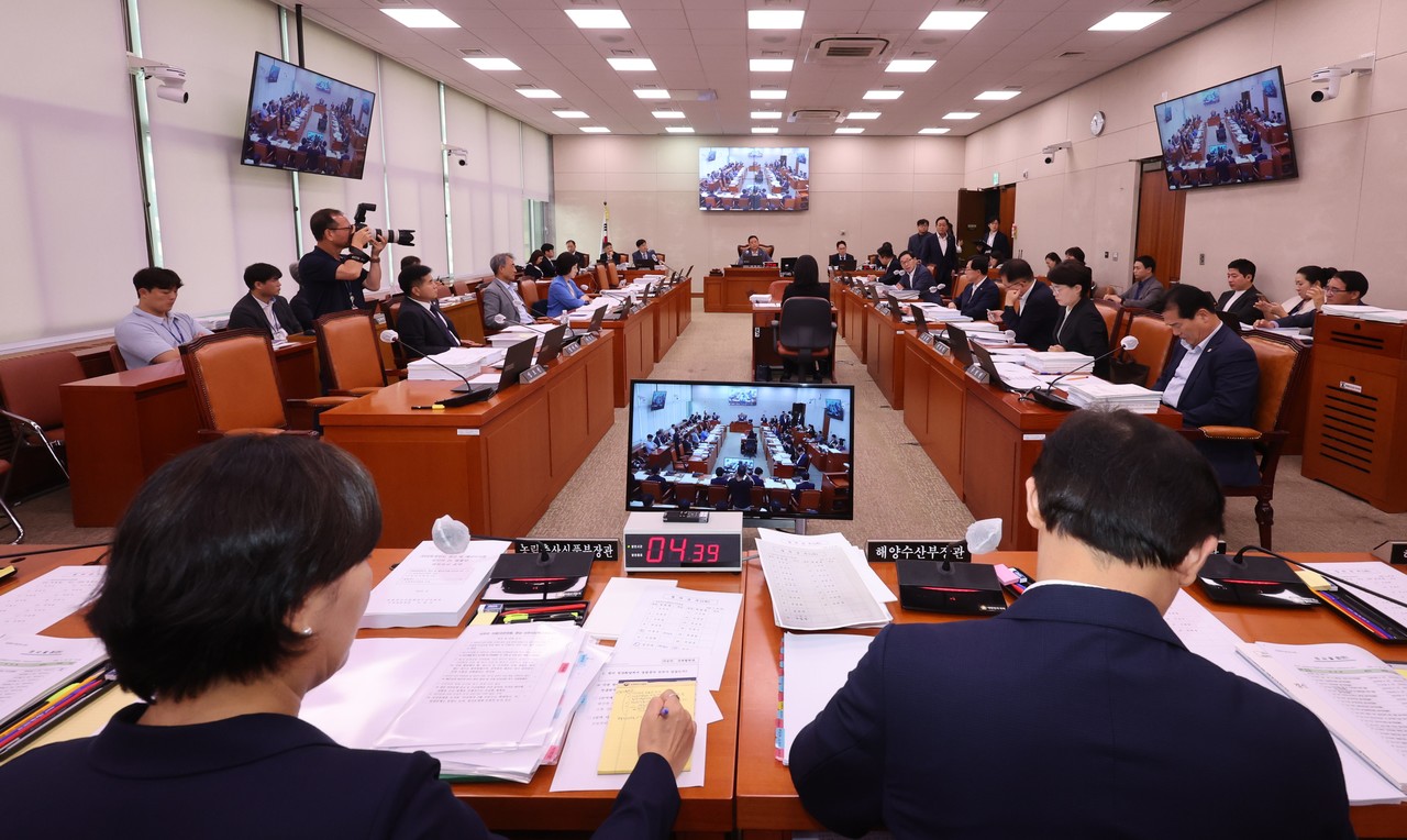 26일 열린 국회 농해수위 전체회의에서 ‘2024회계연도 결산’ 심사가 이뤄졌다. 이날  농해수위 위원들은 예산 불용 사업과 주요 농정 현안등을 집중 점검했다. 