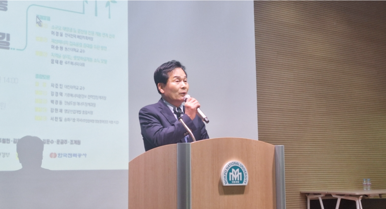 토론회를 주최한 주철현 의원이 전력 계통망 확대의 중요성 등을 설명하고 있다.   사진=주철현 의원실