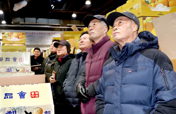 중앙청과가 5일 초매식을 열고 2026년 새해 경매 개시를 알렸다.