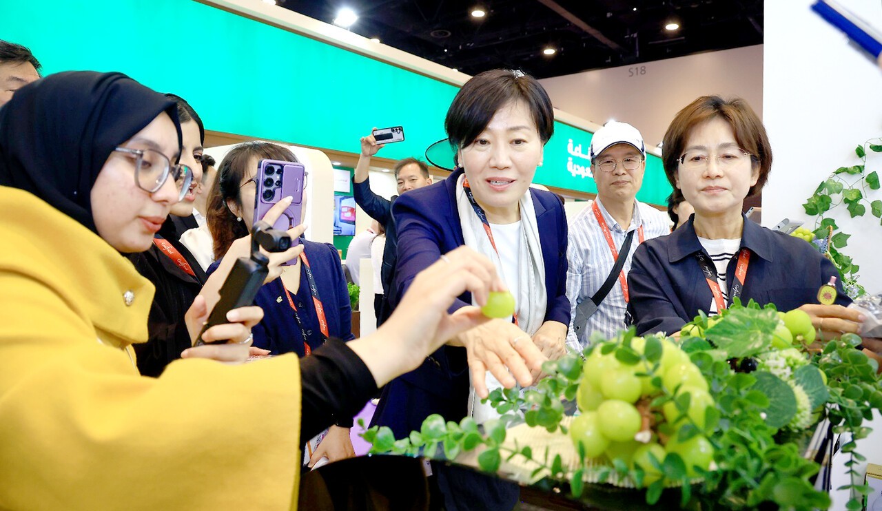 송미령 농림축산식품부 장관이 1월 28일 아랍에미리트(UAE) 두바이를 방문해 현지 식품박람회를 찾아 K-할랄식품 수출 확대 노력을 펼쳤다. 사진=농식품부