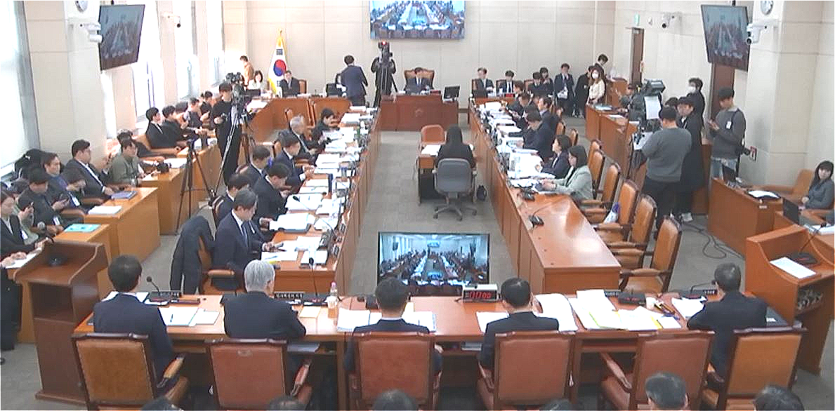 국회에서 충남·대전, 전남·광주, 대구·경북 광역행정통합 특별법안에 대한 본격적인 처리 절차에 들어간다. 사진은 5일 첫 심의가 진행된 국회 행정안전위원회 전체회의 모습이다. 사진-국회 중계시스템