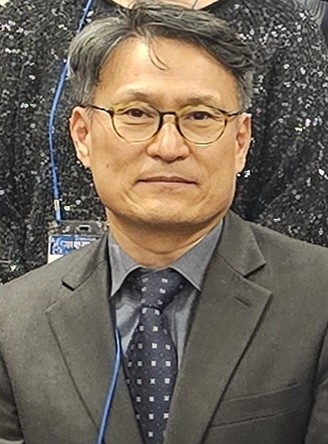 탁동섭 전북대 교수. '2025 구제역 백신심포지엄' 단체사진 캡쳐.