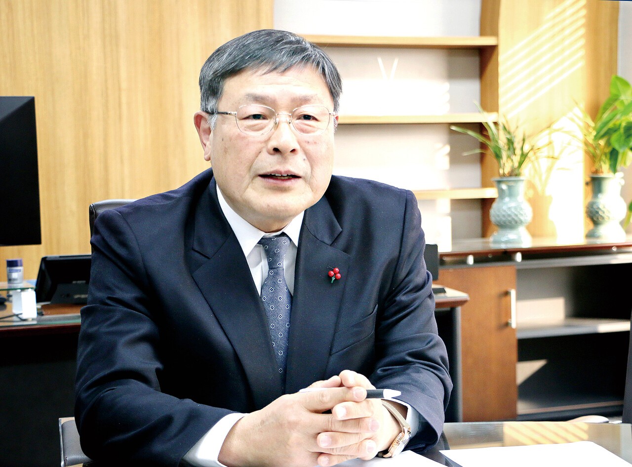 김호 위원장은 고려대를 졸업하고 단국대 교수를 지낸 학자 출신이다. 충남 3농혁신위원회 위원장, 경실련 농업개혁위원장, 경실련 상임집행위원장을 맡는 등 지방농정과 시민사회 경험도 풍부한 인사로, 이재명 정부 출범 이후 지난해 8월 18일 제4대 농특위 위원장에 취임했다. 고성진 기자&nbsp;