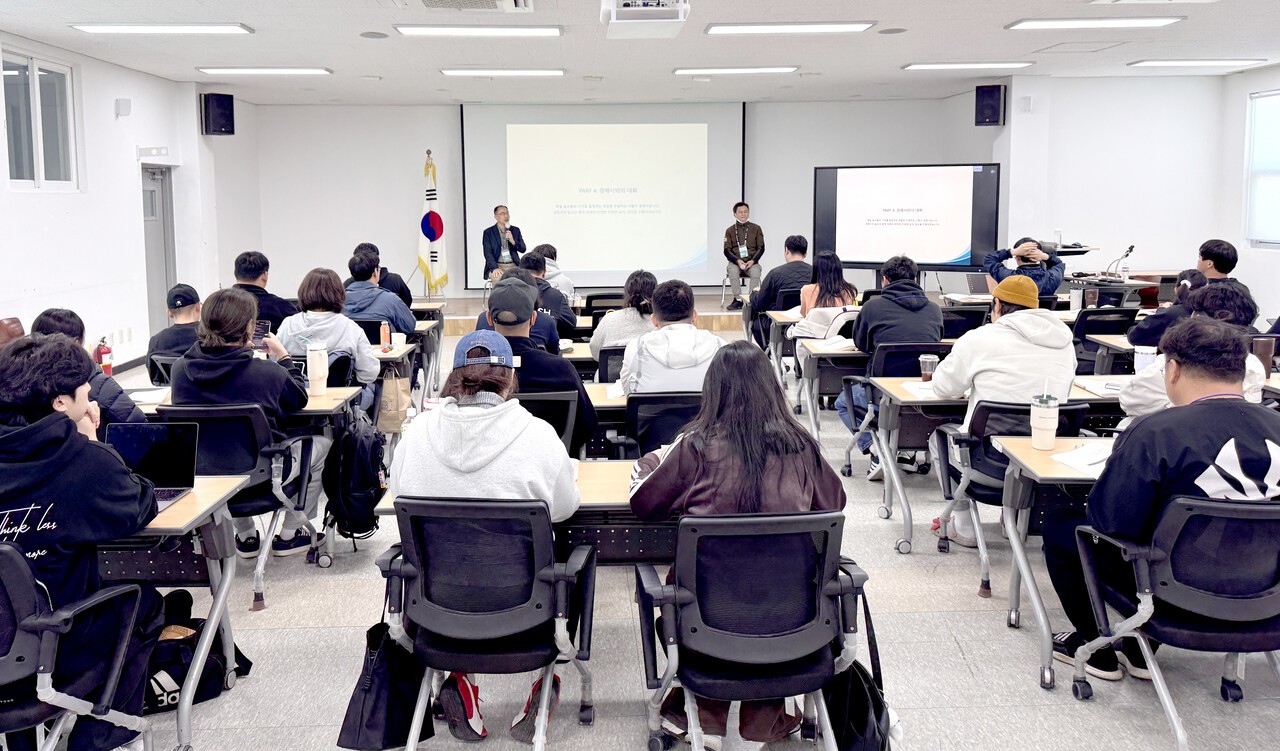 동화청과가 스마트팜 창업을 준비 중인 예비 청년농업인 30명을 대상으로 도매시장 유통 구조와 출하 전략에 대한 실무 교육을 진행했다