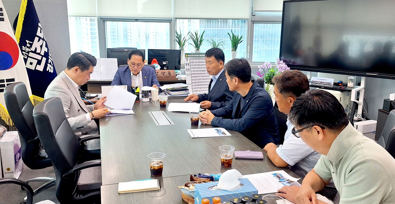 경기도연합회는 이어 안광률(시흥1) 경기도의회 더불어민주당 대표를 만나 농정예산 확보와 후계농 육성 지원을 요구했다.