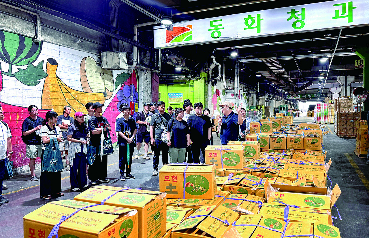 동화청과가 충남 지역 청년농업인들의 도매유통 구조에 대한 이해와 실전 출하 역량 향상을 위해 ‘청년농업인 도매유통 역량강화 현장교육’을 실시했다.