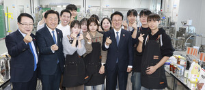 익산 찾은 김민석 총리 '청년식품기업 육성' 약속 - 뉴스 썸네일 이미지